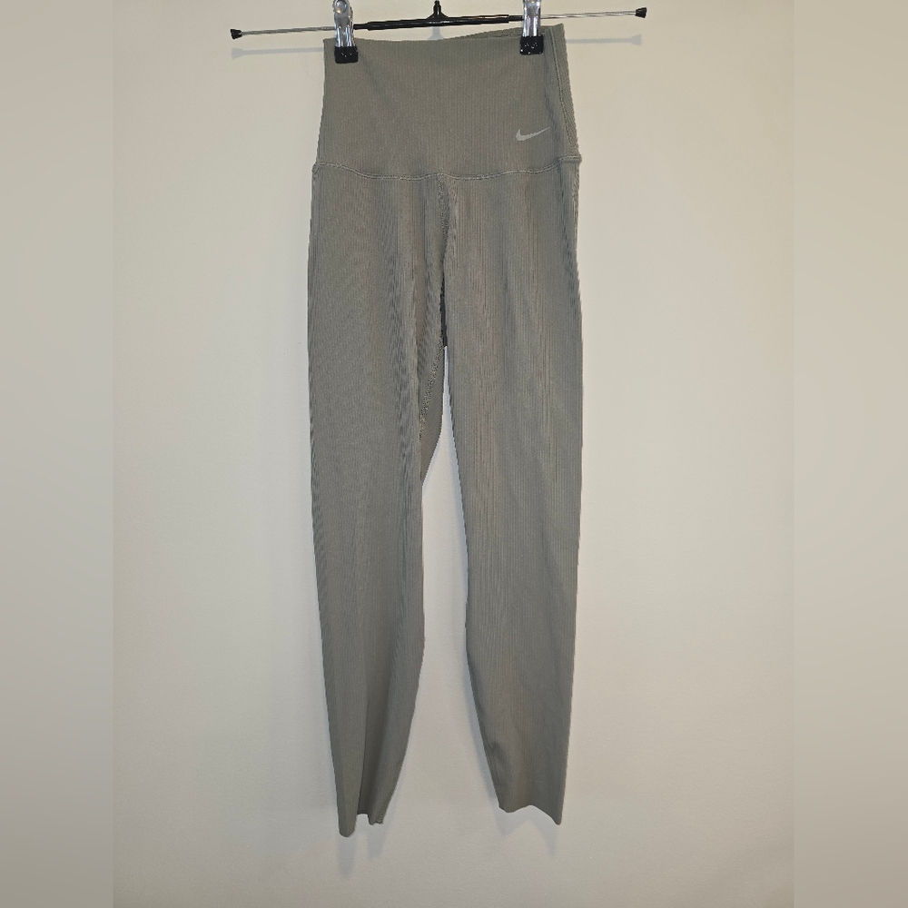 Nike Zenvy Green Leggings Size Xs Nwt.